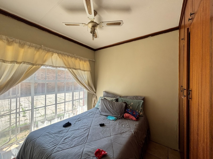 5 Bedroom Property for Sale in Adamayview North West